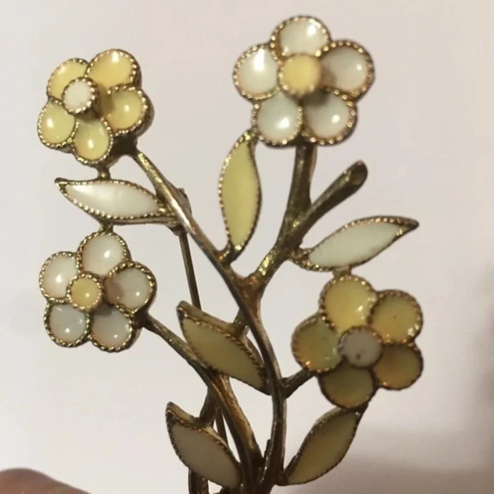 Vintage Gold Tone‎ Yellow White Flower Pin Scarf Brooch 2.5